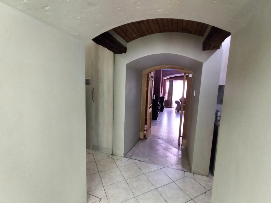 5 Bedroom Property for Sale in Fichardt Park Free State